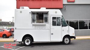 Low Mileage 2016 Ford Econoline 19' Commercial Kitchen Food Truck.