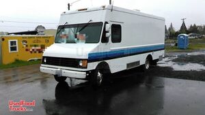 22 ' GM Truck with Kitchen Equipment.
