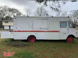 26' Chevrolet P30 Diesel Food Truck / Used Mobile Kitchen.