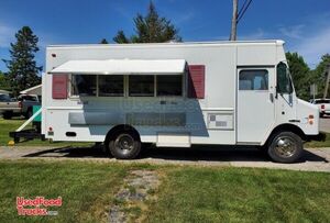 Chevrolet P30 26' Permitted Diesel Food Truck / Professional Mobile Kitchen.