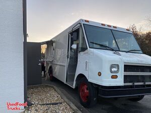 Well Maintained - Chevrolet Workhorse All-Purpose Food Truck with NSF Equipment