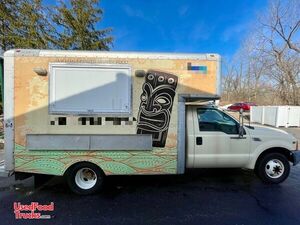 Ready to Work - Ford F-350 10 Cylinders 6.8L Kitchen Food Truck.