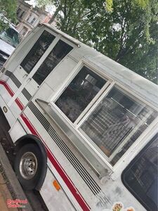 Ford Econoline Cutaway Van Food Truck / Used Street Food Vending Unit