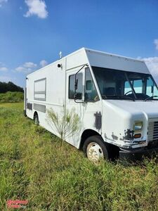 LOW MILES 2017 30' Ford F59 Food Truck Mobile Kitchen Gyros Truck w/ All New Appliances