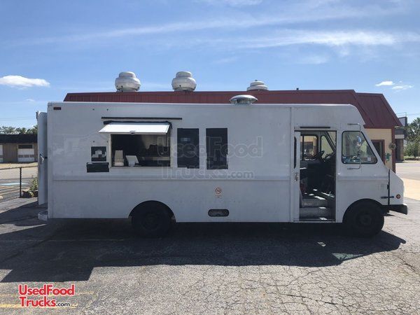 2001 Workhorse P42 Step Van Kitchen Food Truck w/ Commercial-Grade Equipment