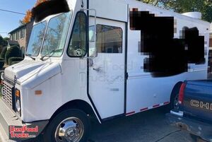 Clean - Chevrolet P30 All-Purpose Food Truck Mobile Food Unit