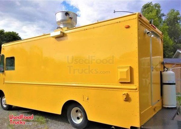 Super Neat Step Van Kitchen Food Truck / Used Mobile Food Unit.