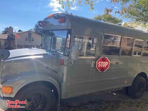 2000 International 3800 Food Truck Bus / Mobile Food Unit