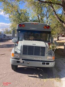 2000 International 3800 Food Truck Bus / Mobile Food Unit