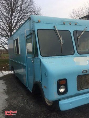 18' Diesel GMC Step Van Aluminum Kitchen Food Truck / Mobile Kitchen
