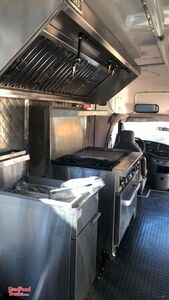 Like-New - 2007 Ford E450 Super Duty Food Truck with Pro-Fire Suppression
