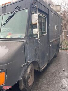 Low Mileage - 2002 Chevrolet P30 Food Truck with Pro-Fire Suppression