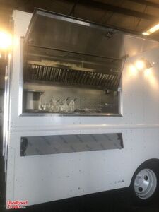 2004 Workhorse P42 All-Purpose Food Truck with Fire Suppression System