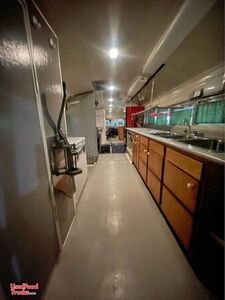 GMC Used Bus Food Truck with Bathroom / Used Bustaurant Kitchen on Wheels