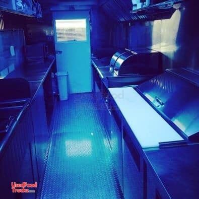 Isuzu NPR Diesel Mobile Food Unit w/ Professional Kitchen Condition