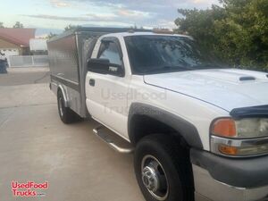 Turnkey 2002 GMC Sierra 3500 Lunch Serving/Canteen Style Food Truck