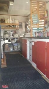 Well-Equipped Mitsubishi Fuso 20' Mobile Kitchen Food Truck