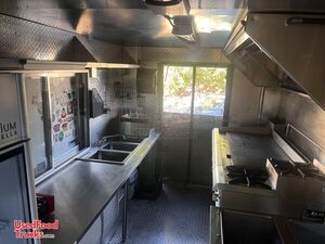 Clean and Appealing - 2004 Freightliner All-Purpose Food Truck