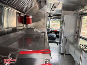 Clean and Appealing - 2004 Freightliner All-Purpose Food Truck