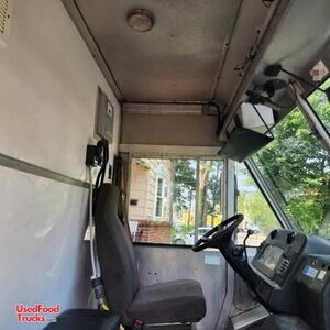 Loaded Turnkey 2001 Workhorse P42 Diesel Step Van Kitchen Food Truck