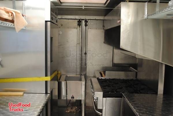 Used 26' Chevrolet P30 Step Van Food Truck / Mobile Kitchen