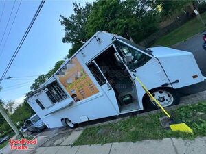 2000 Utilimaster Diesel Food Truck with Pro-Fire Suppression